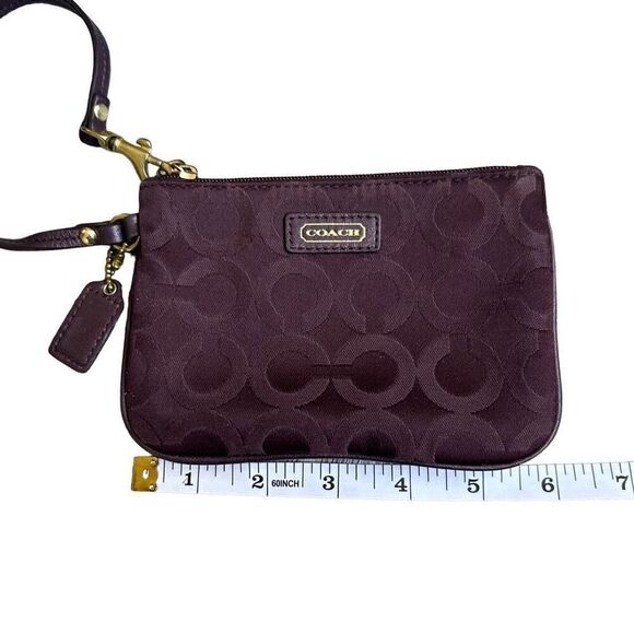 COACH TAYLOR OP ART SIGNATURE SMALL PURPLE WRISTLET - Picture 6 of 6